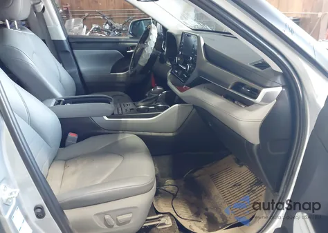 2021 Toyota Highlander Xle z USA, uszkodzony, nr VIN 5TDHZRBH2MS092229